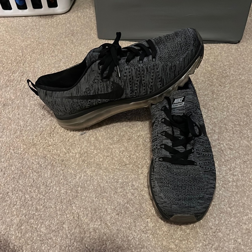 Nike Flyknit Max
